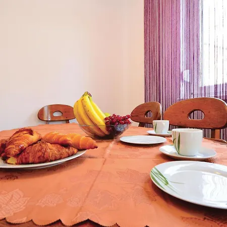 Lovely In With Swimming Pool Apartman Nin