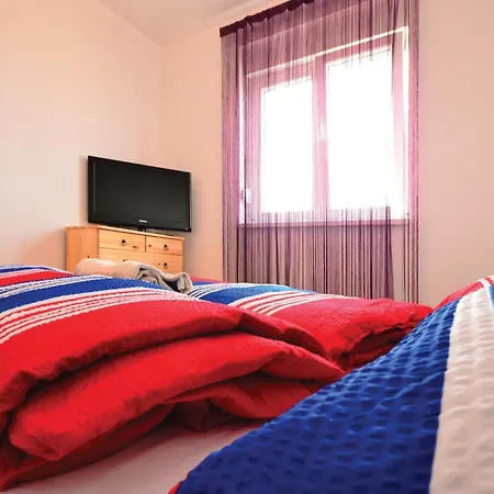 Apartman Lovely In With Swimming Pool Nin
