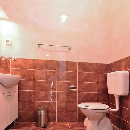 Lovely In With Swimming Pool Apartman Nin