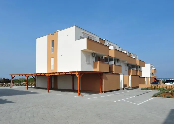 Cozy In With Outdoor Swimming Pool Apartament