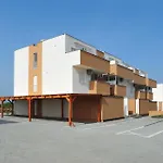 Cozy In With Outdoor Swimming Pool Διαμέρισμα