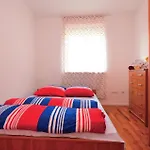 Διαμέρισμα Cozy In With Outdoor Swimming Pool *