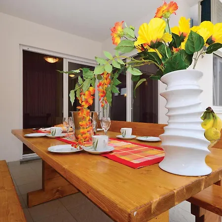 Apartment Cozy In With Outdoor Swimming Pool Nin