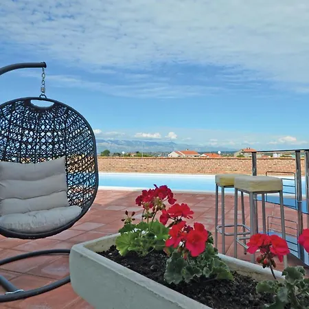 Lovely In With Swimming Pool Apartmán Nin
