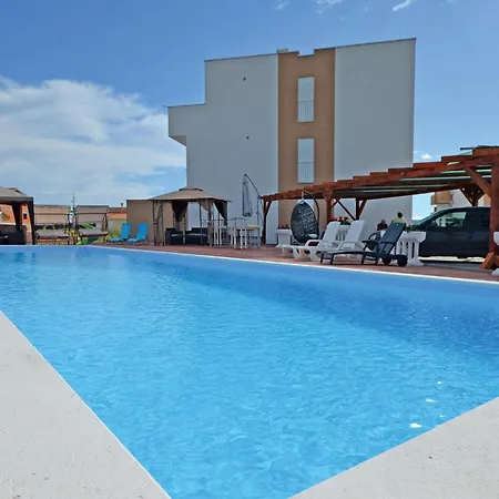 Apartment Cozy In With Outdoor Swimming Pool