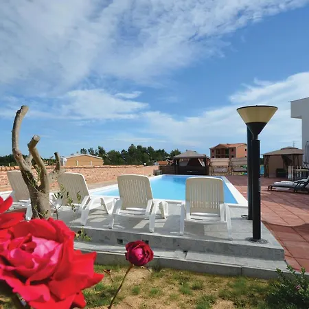 Apartmán Lovely In With Swimming Pool Nin