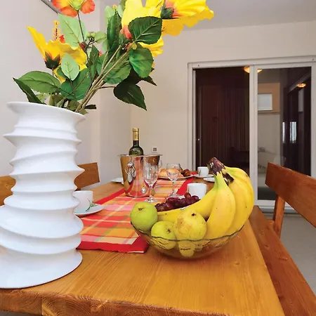 Apartmán Lovely In With Swimming Pool *