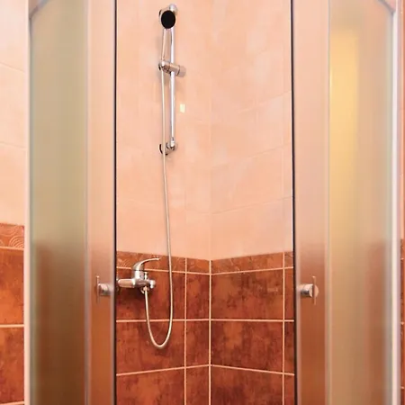 Apartmán Lovely In With Swimming Pool Nin
