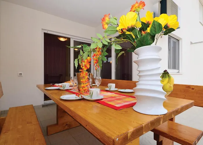 Apartment Cozy In With Outdoor Swimming Pool Nin