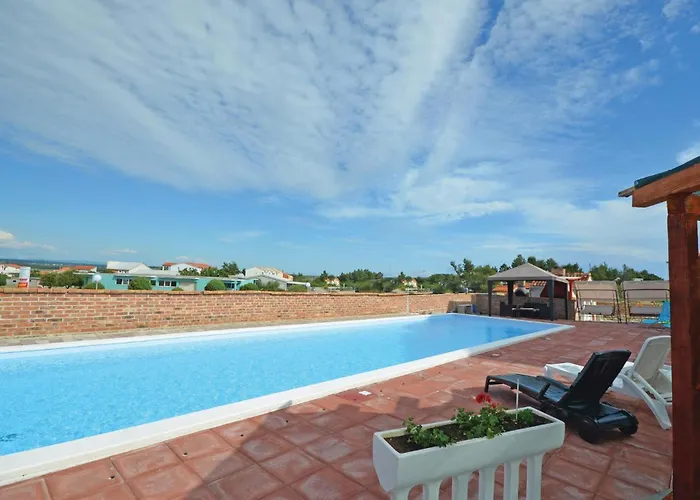 Apartment Cozy In With Outdoor Swimming Pool