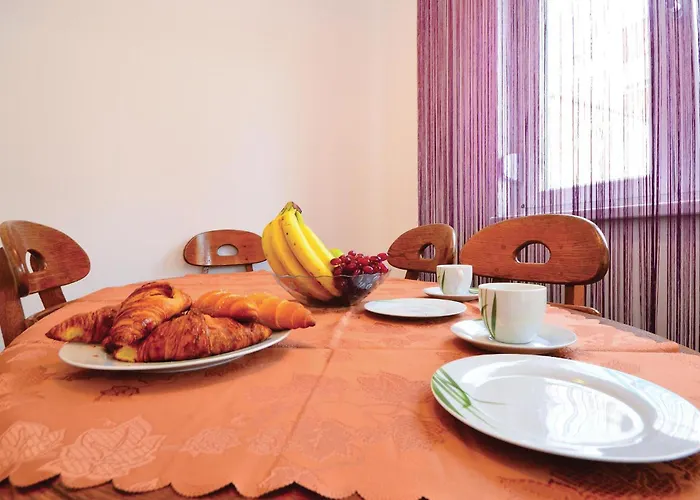 Cozy In With Outdoor Swimming Pool Apartment Nin