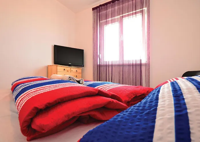 Apartment Cozy In With Outdoor Swimming Pool Nin