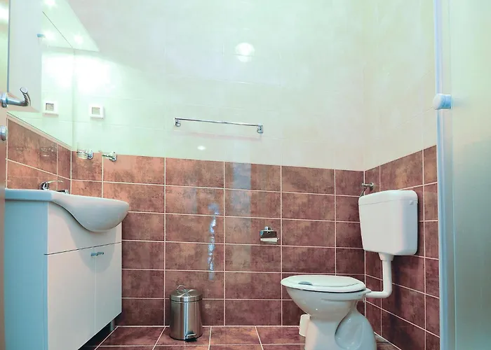 Cozy In With Outdoor Swimming Pool Nin