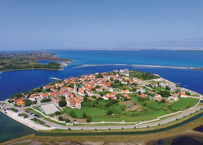 Apartment Cozy In With Outdoor Swimming Pool Nin