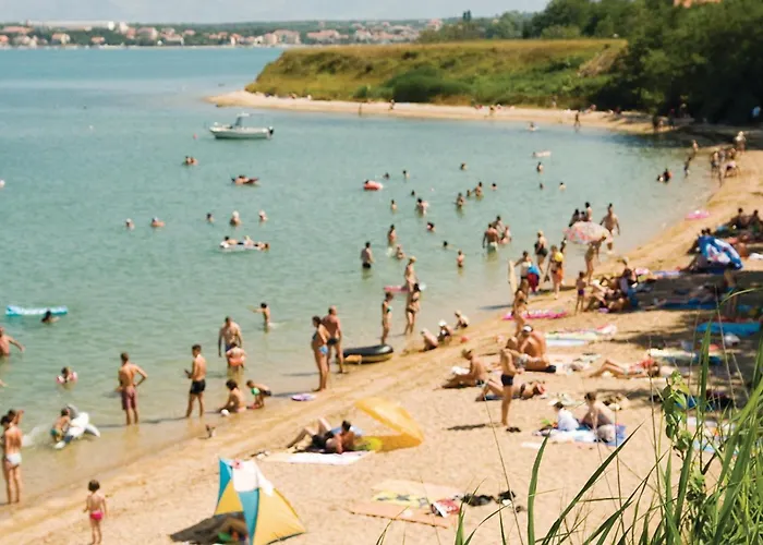 Cozy In With Outdoor Swimming Pool Apartment Nin